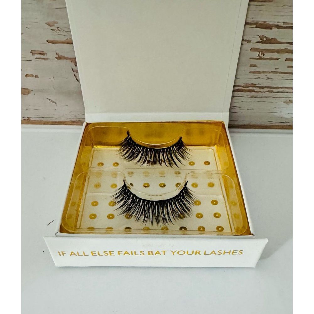 Battington Monroe Lashes 3D‎ Silk - New in Box